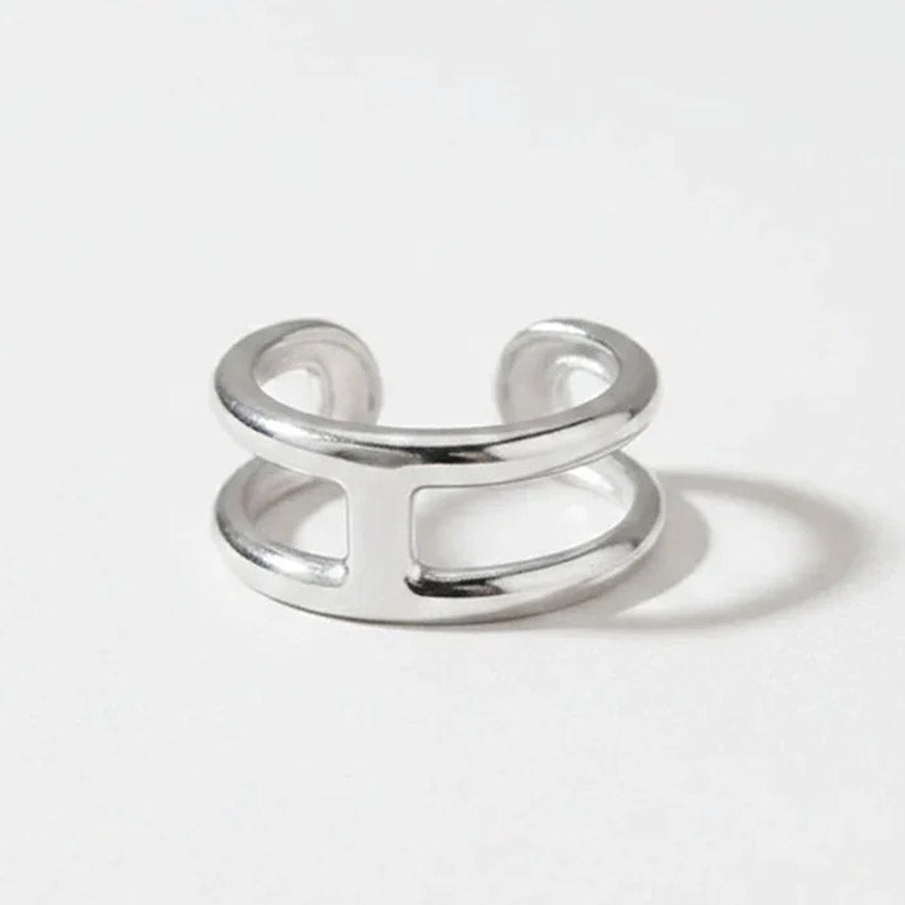 Horizon – Sleek ring with geometric design