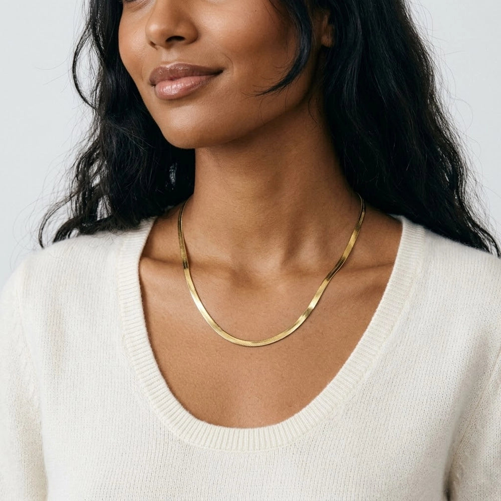 Lindy – Necklace with snake chain