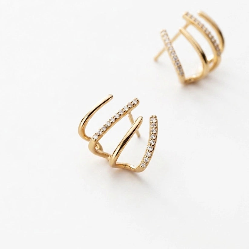 Livia – Earrings with claw design