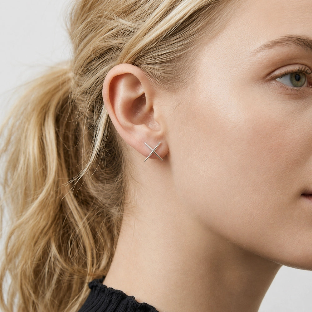 Loomi – Studs with cross design