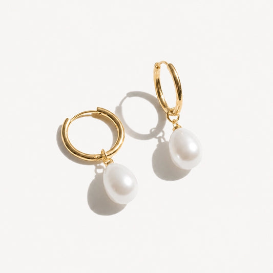 Lumo Pearl – Minimalist pearl earrings