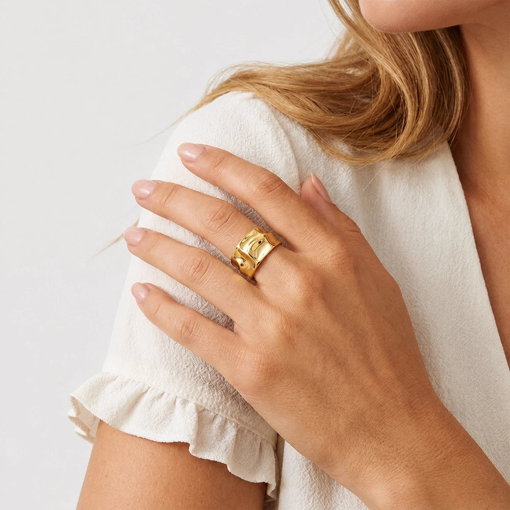 Millie - Verstellbarer Ring mit gehämmerter Oberfläche