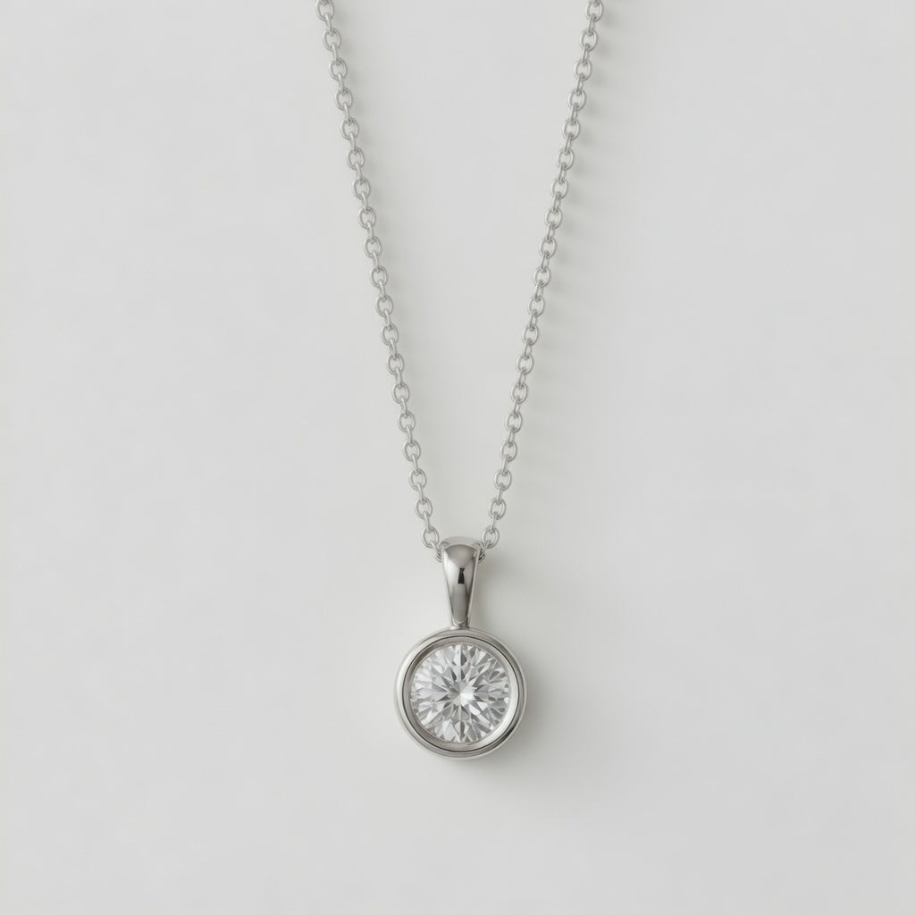 Yndis – Necklace with moissanite pendant