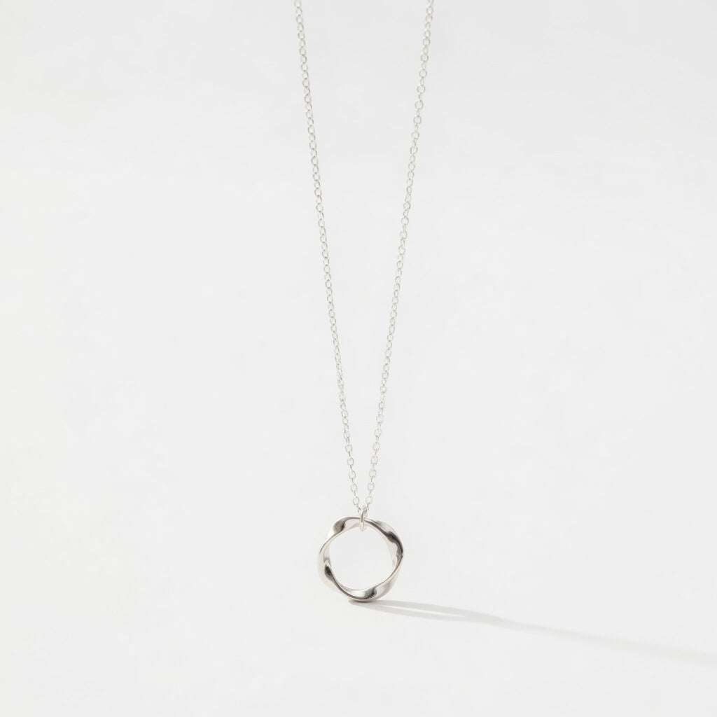 Arwen – Necklace with twisted pendant