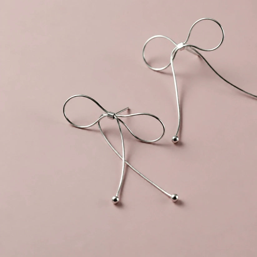 Rosie – Earrings with bow motif