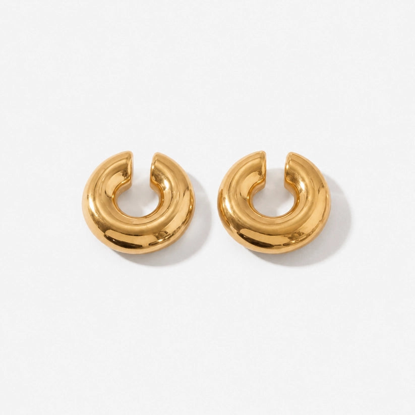 Statement – Bold earrings & ear cuffs