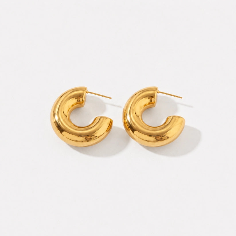Statement – Bold earrings & ear cuffs
