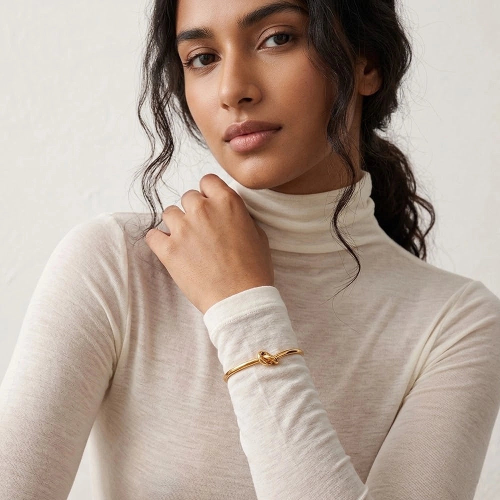 Knot – Cuff bracelet with modern knot design