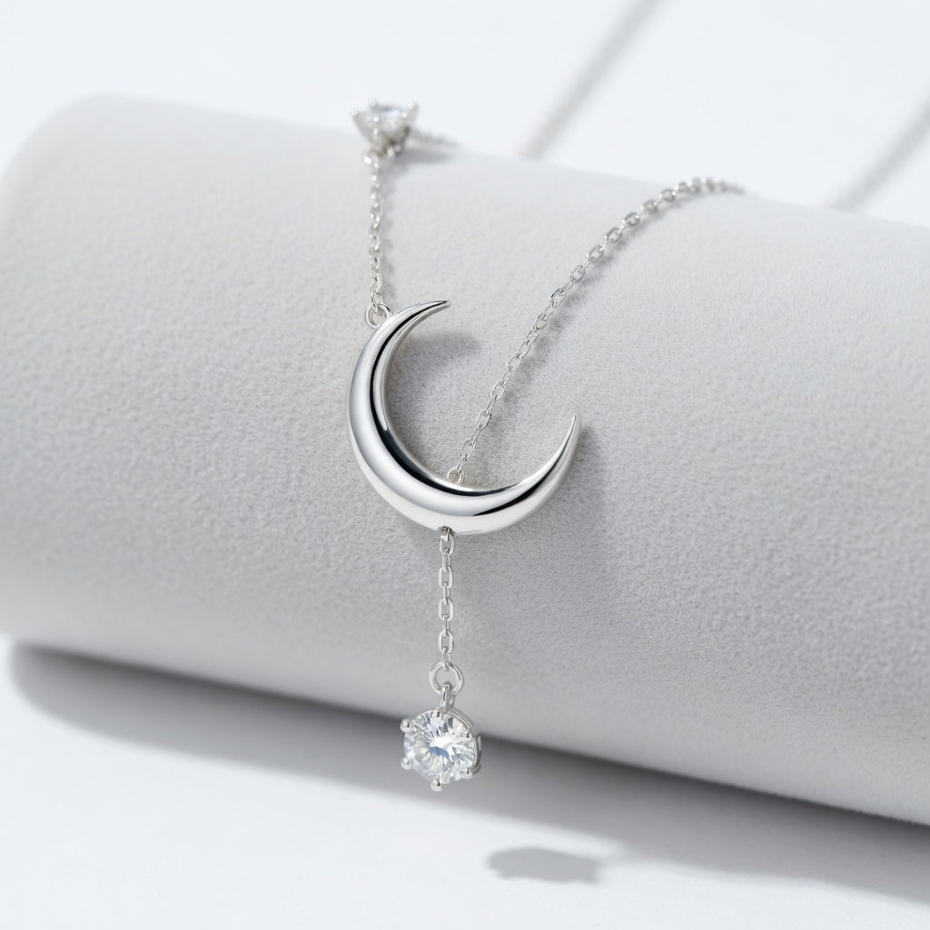 Lune – Necklace with crescent moon and stones
