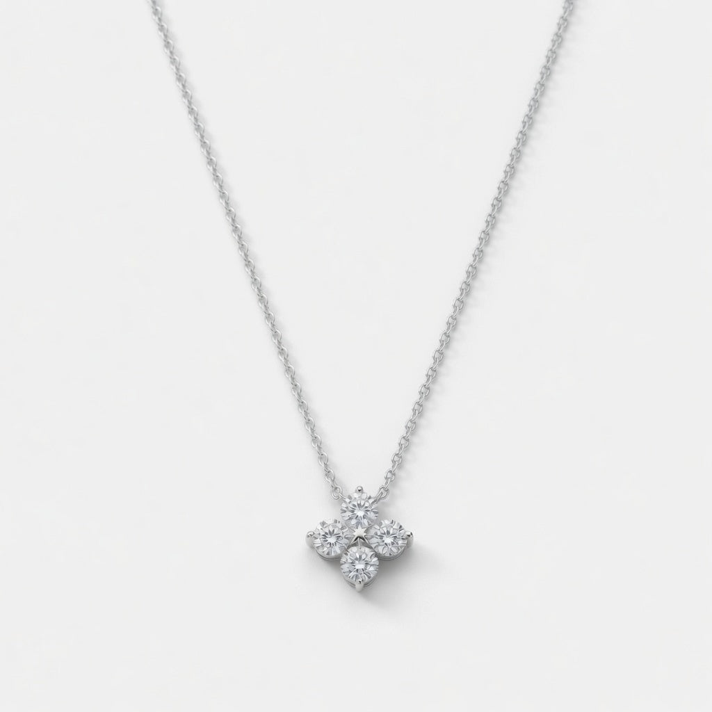 Yrsa – Necklace with sparkling flower pendant