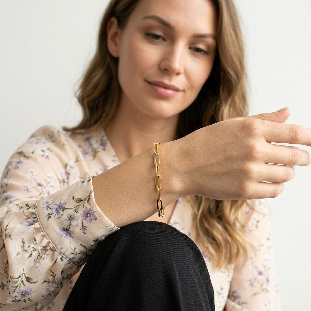 Alma – Sleek anchor-link bracelet