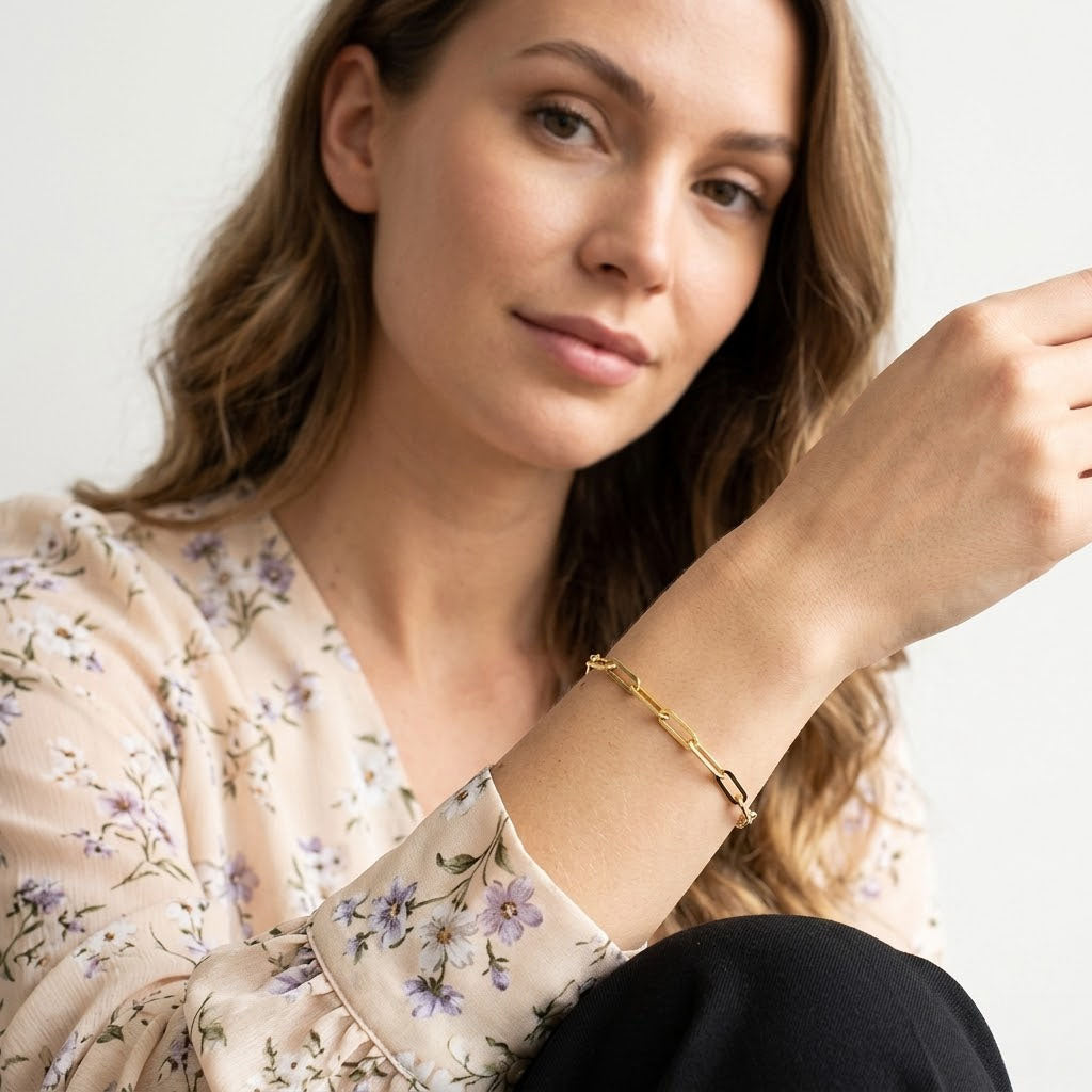 Alma – Sleek anchor-link bracelet