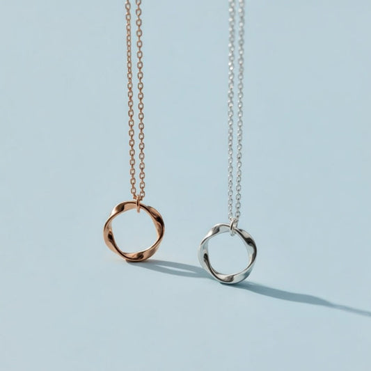 Arwen - Halskette mit gedrehtem Anhänger