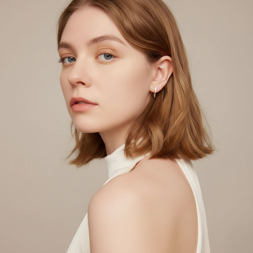 Astra – Earrings with hollow star