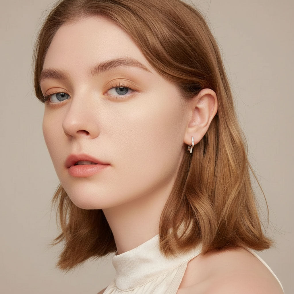 Astra – Earrings with hollow star