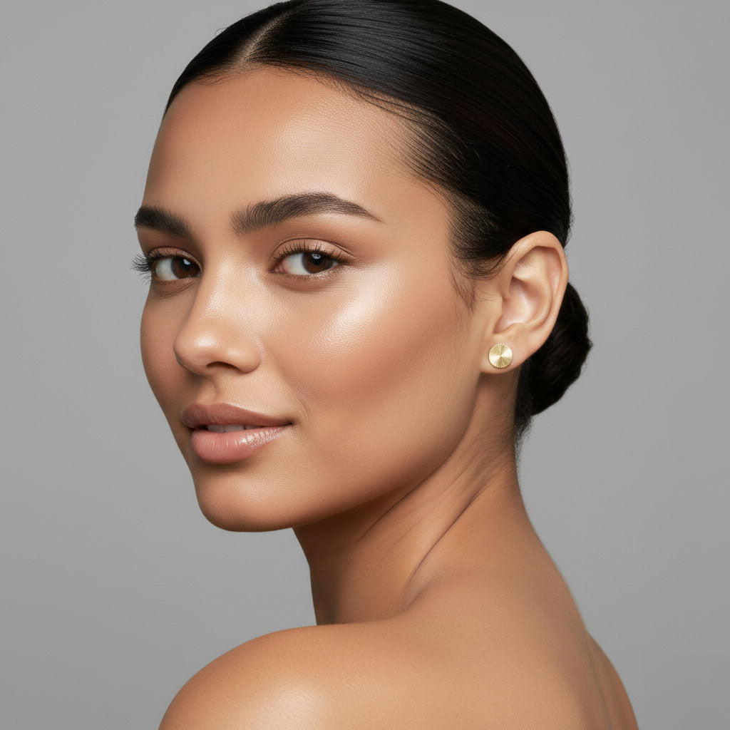 Athena – Stud earrings with decorative plate