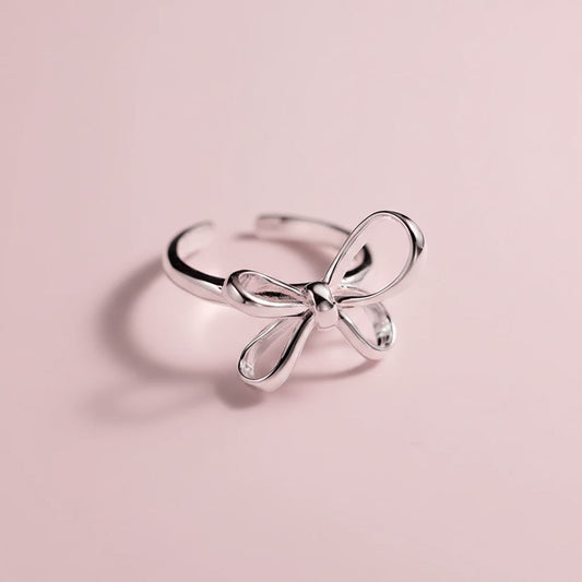 Bindy – Adjustable ring with cute bow design