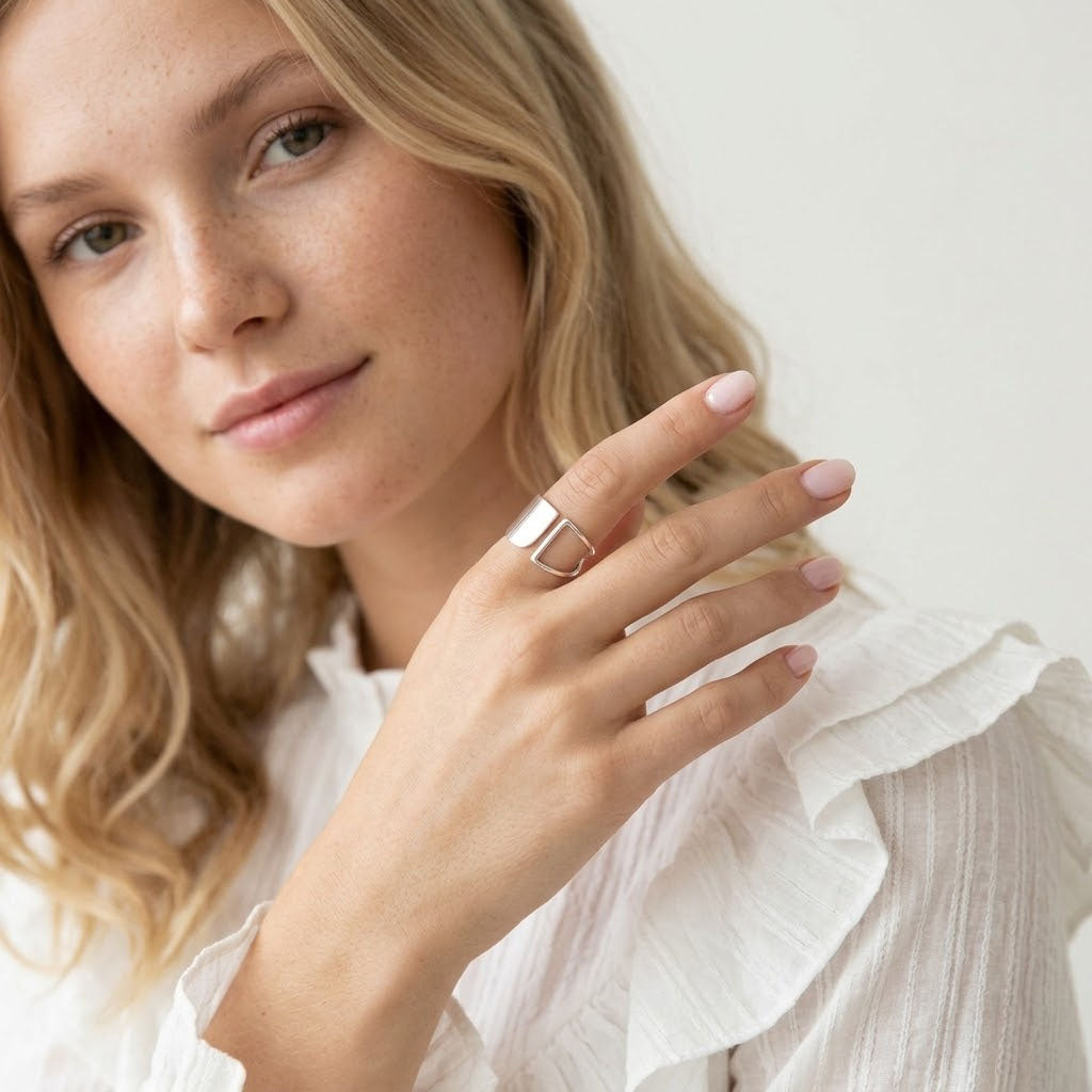 Blanka – Adjustable ring with unique hollow design