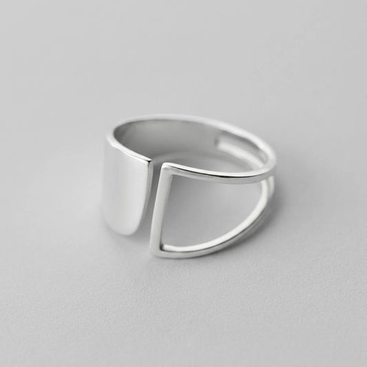 Blanka - Verstellbarer Ring mit einzigartiger Hohlform