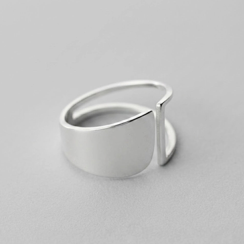 Blanka – Adjustable ring with unique hollow design