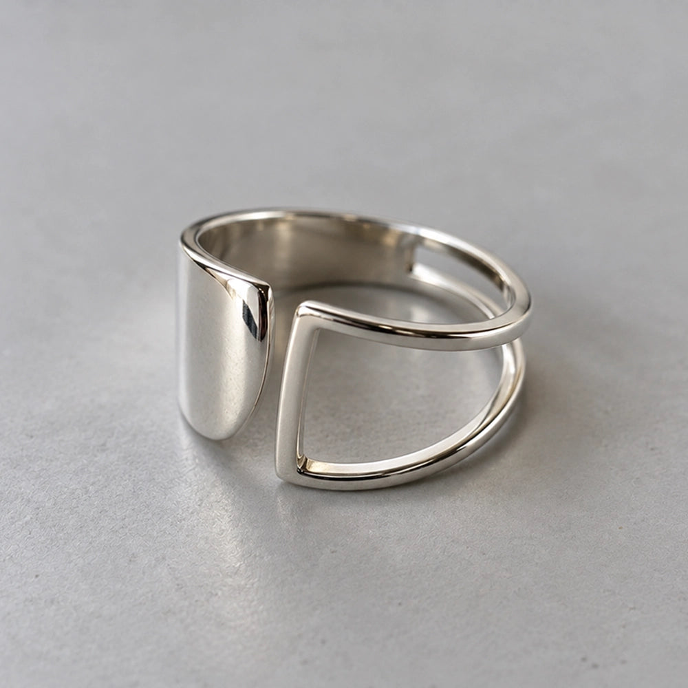 Blanka – Adjustable ring with unique hollow design