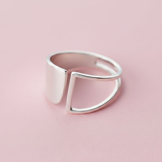Blanka – Adjustable ring with unique hollow design