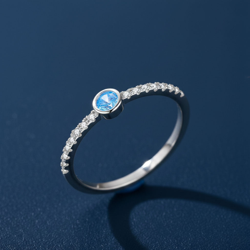 Blue Ivy - Delicate ring met ijsblauw accent