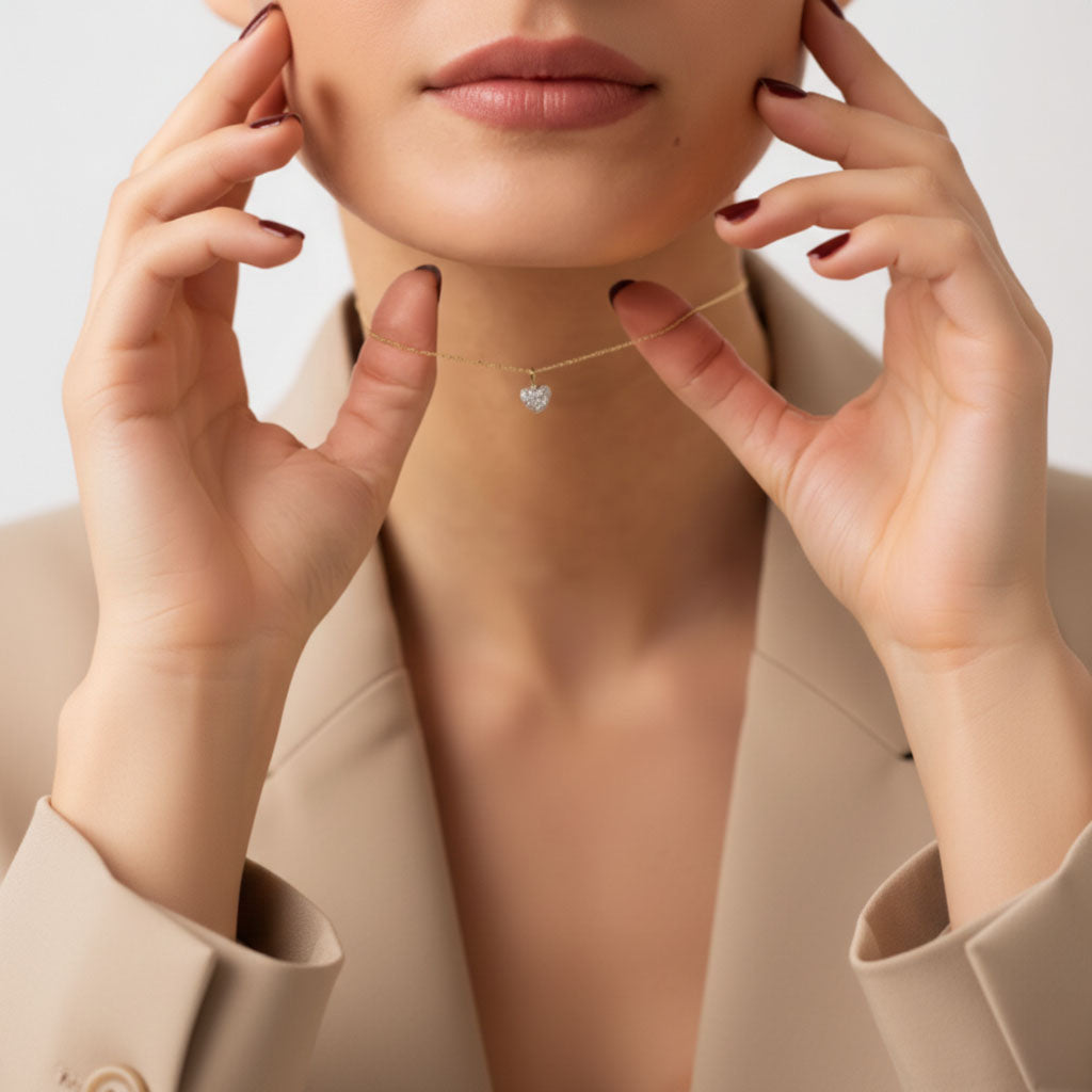 Brilliant Emblem – Necklace with sparkling heart pendant