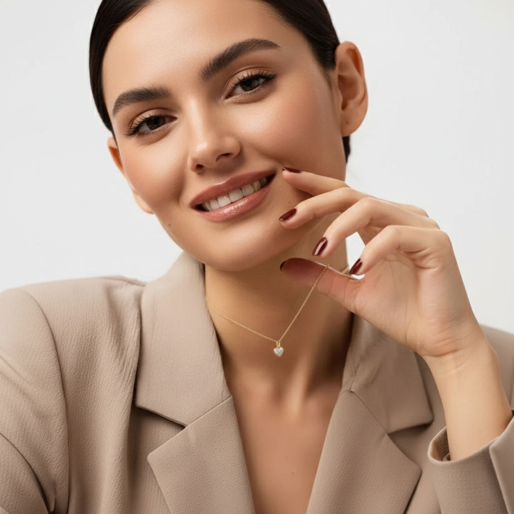Brilliant Emblem – Necklace with sparkling heart pendant