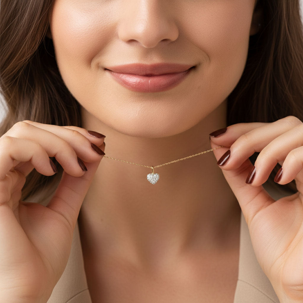 Brilliant Emblem – Necklace with sparkling heart pendant