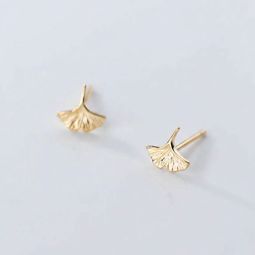 Carmella – Stud earrings with ginkgo leaf design