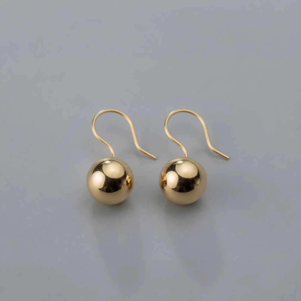 Cecile – Earrings with round bead detail