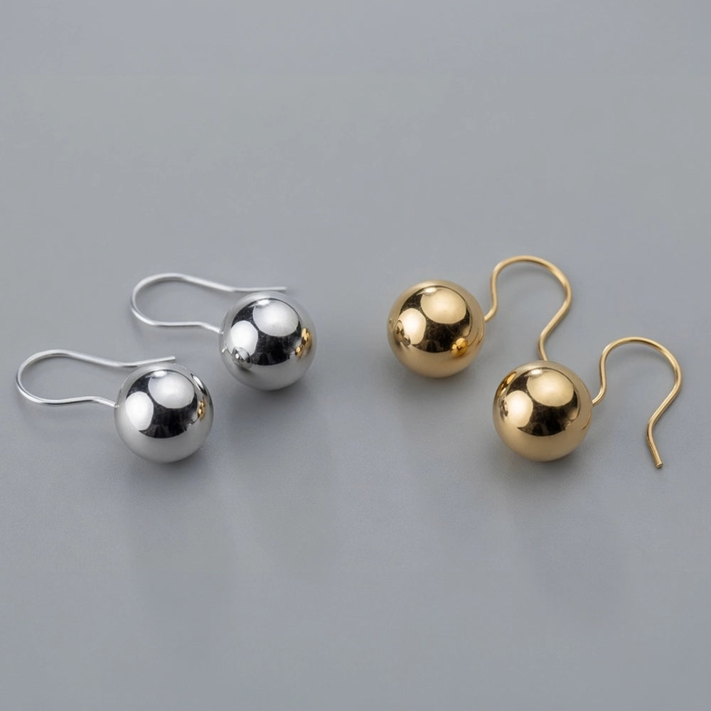 Cecile – Earrings with round bead detail
