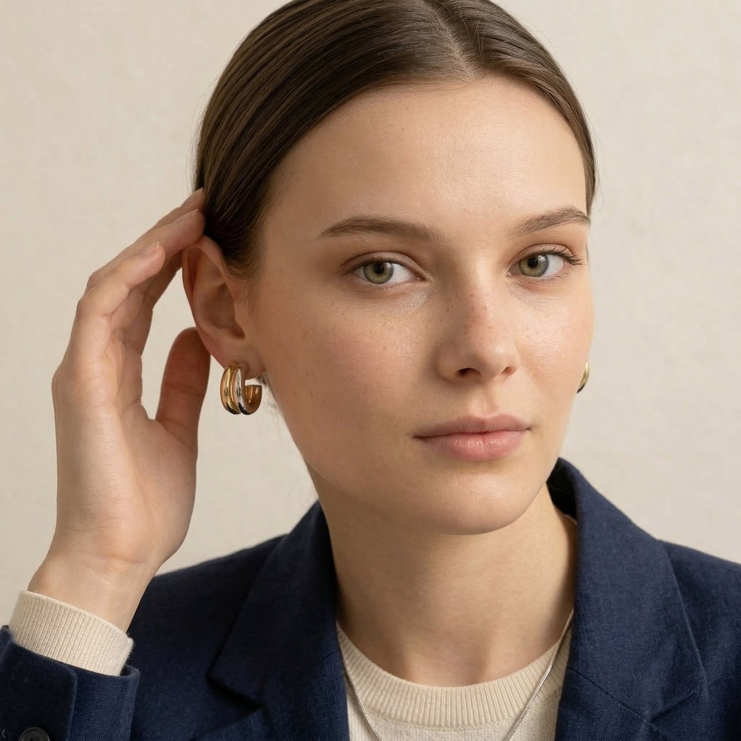 Chunky – Bold J-shaped hoops