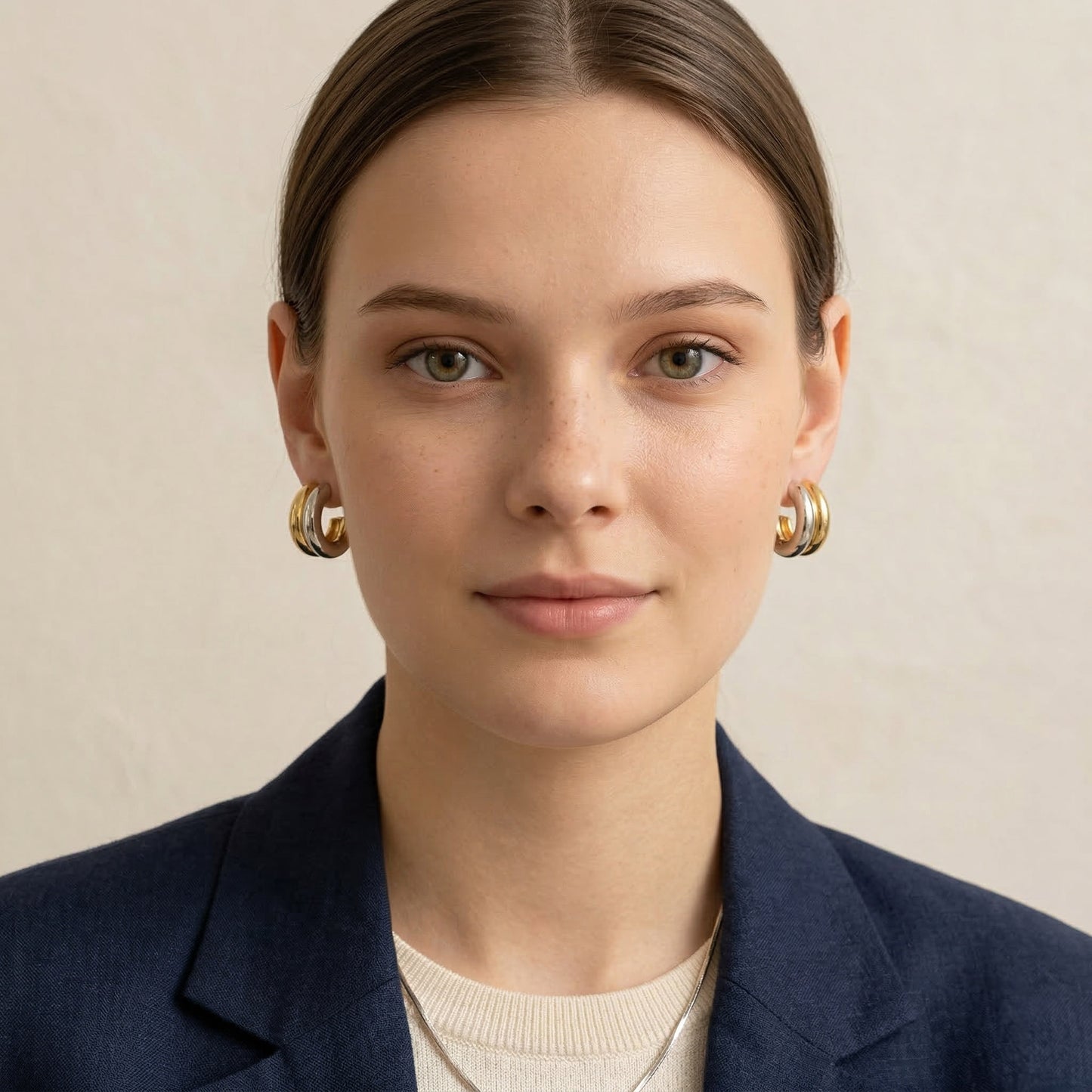 Chunky – Bold J-shaped hoops