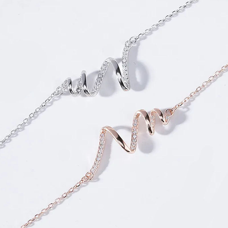 Curvy – Necklace with wave-shaped pendant