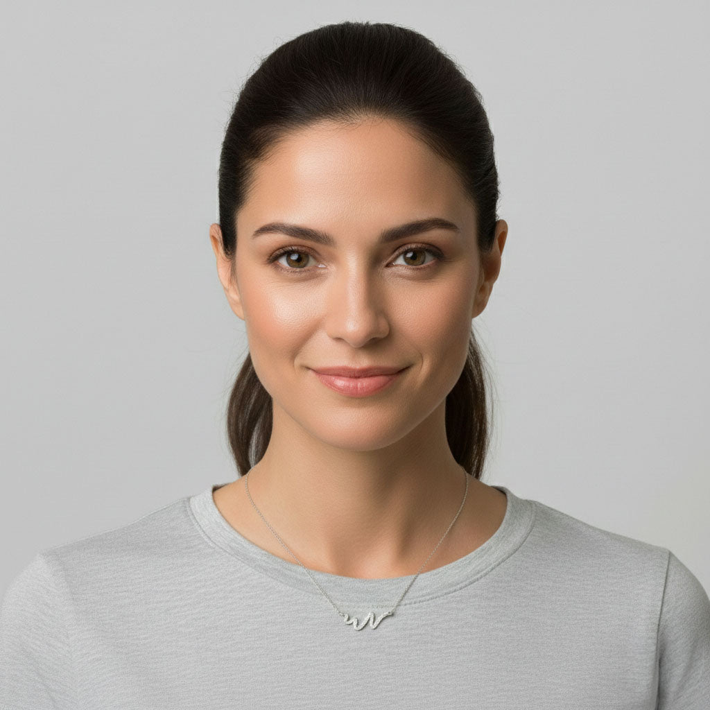 Curvy - Halskette mit wellenförmigem Anhänger