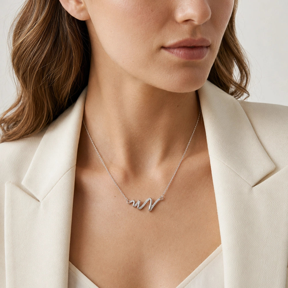 Curvy – Necklace with wave-shaped pendant