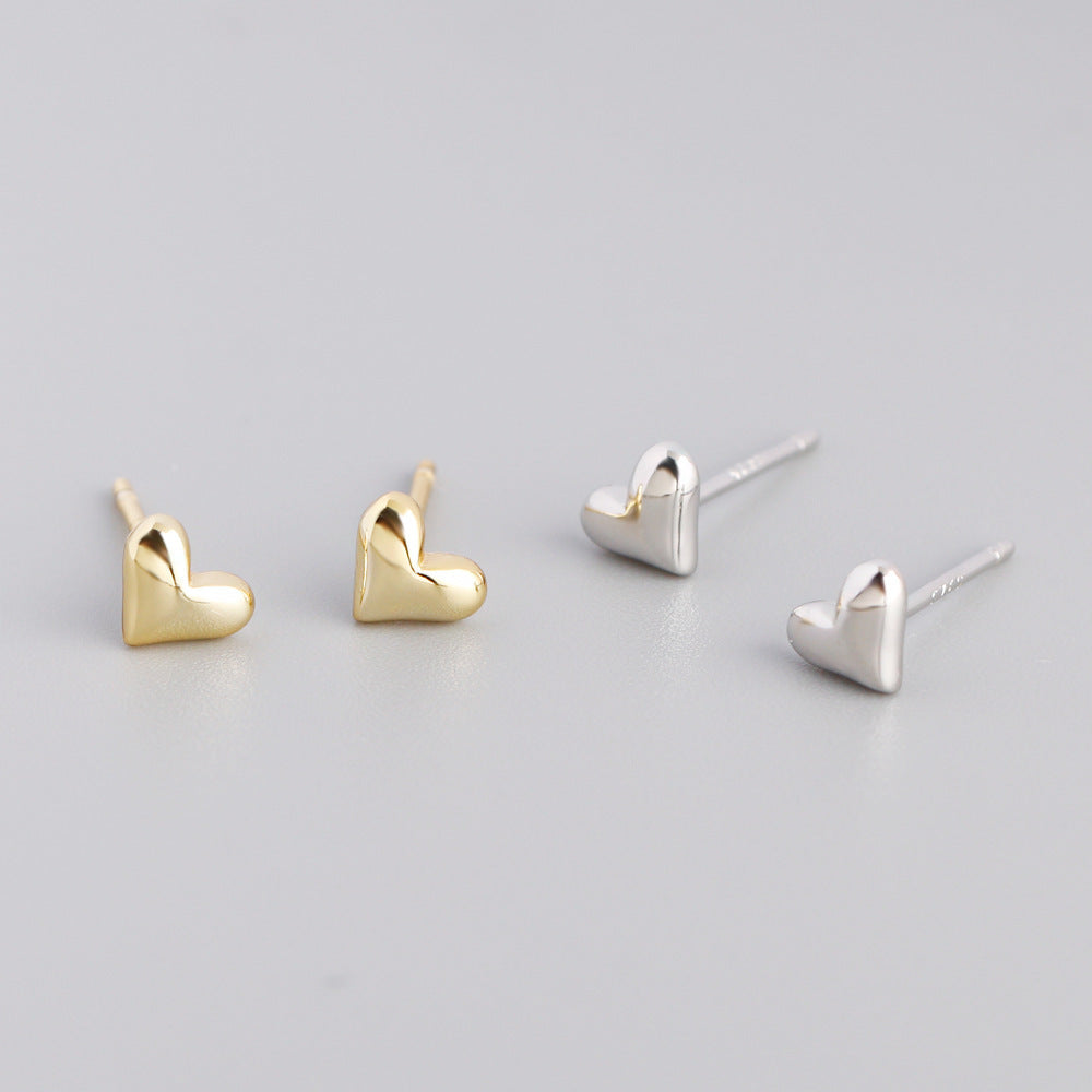 Mini Charm - Kleine herzförmige Ohrstecker