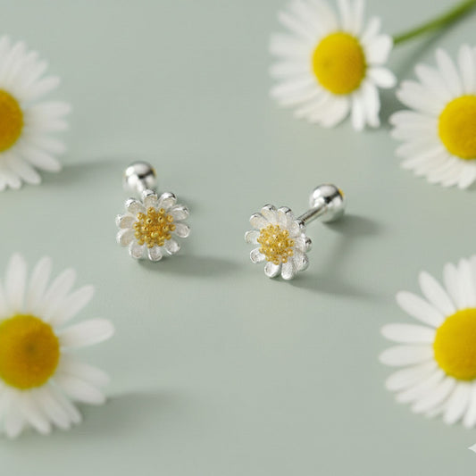 Daisy Flower – Stud earrings with daisy design and screw backs