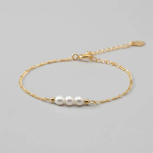 Eira – Bracelet with twisted chain and pearls