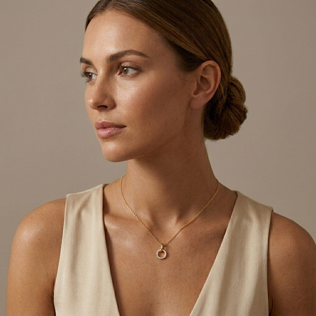 Elowen – Necklace with circle pendant