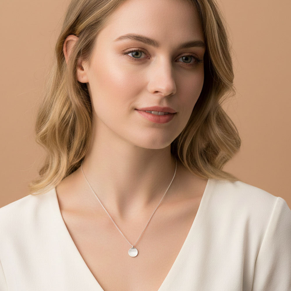 Embla - Halskette mit rundem Anhänger