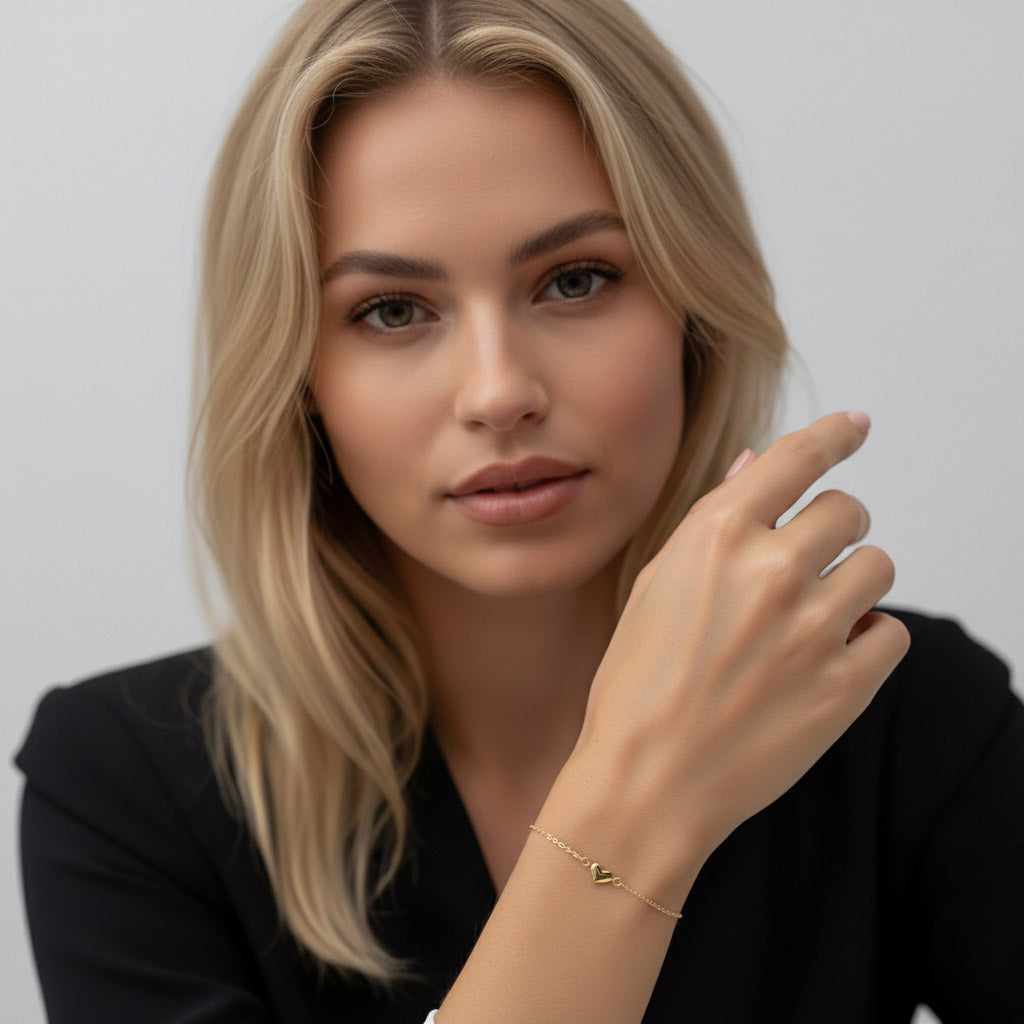 Esmeralda – Bracelet with tiny heart charm