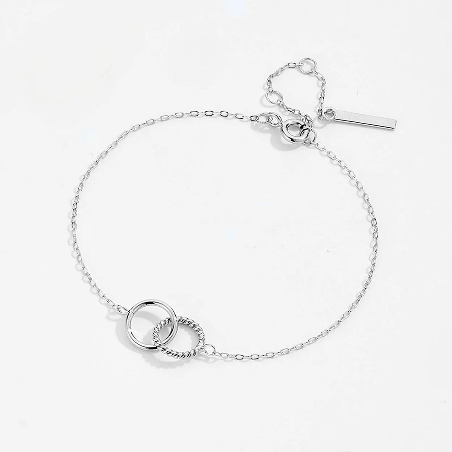 Eterna – Bracelet with interwoven rings