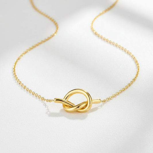 Everlink – Necklace with knot detail