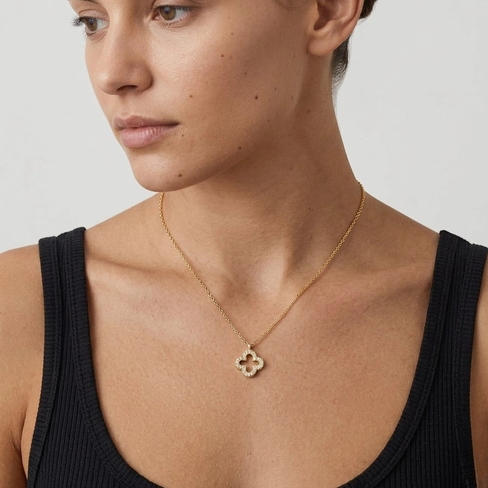Fortune Bloom – Necklace with clover-shaped pendant