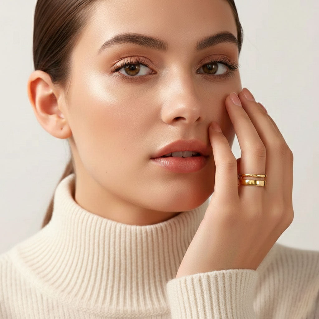 Freja – Adjustable ring with two connected bands