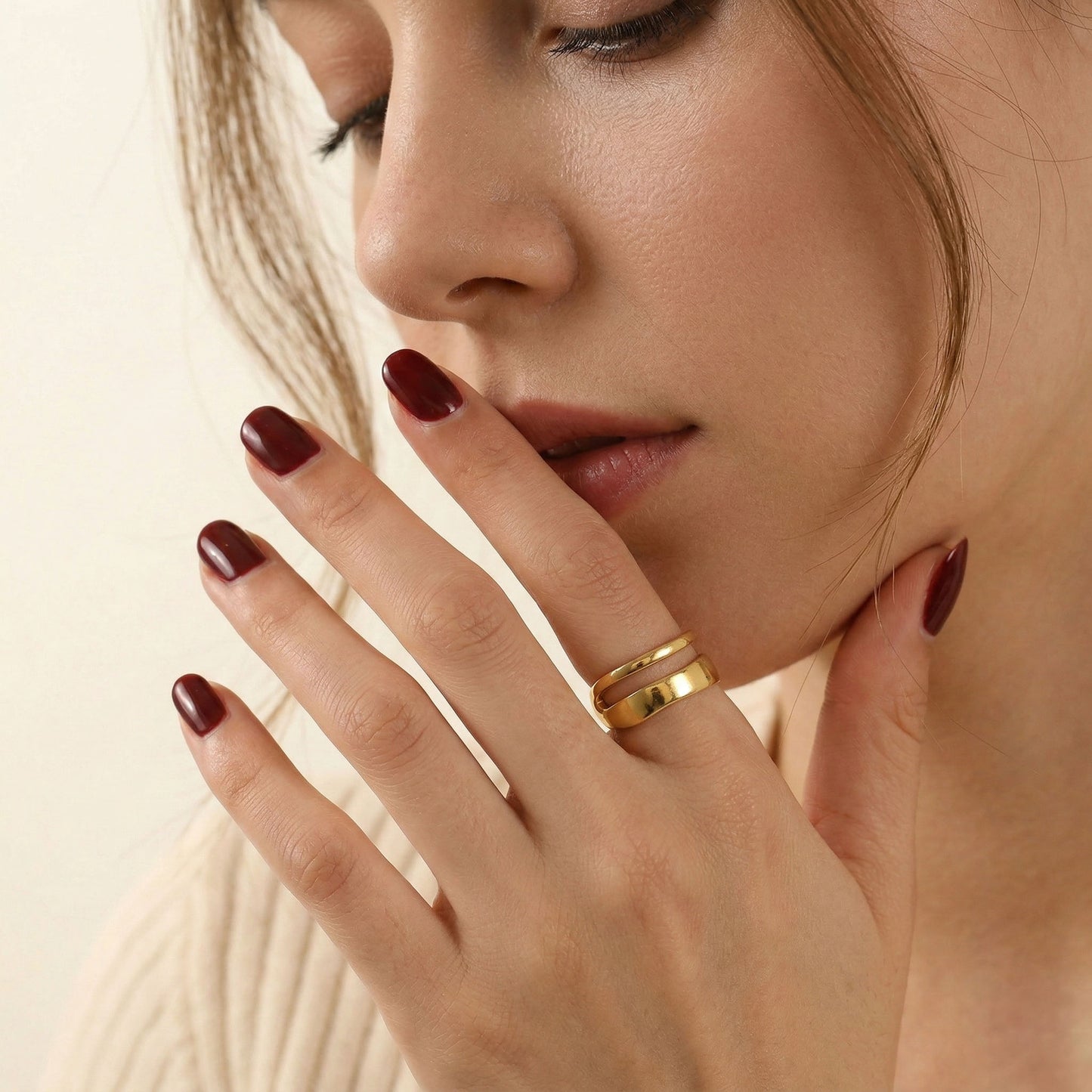 Freja - Verstellbarer Ring mit zwei verbundenen Bändern