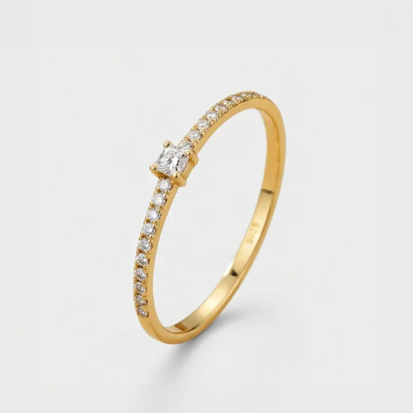 Gloria - Ring met subtiel edelsteendetail